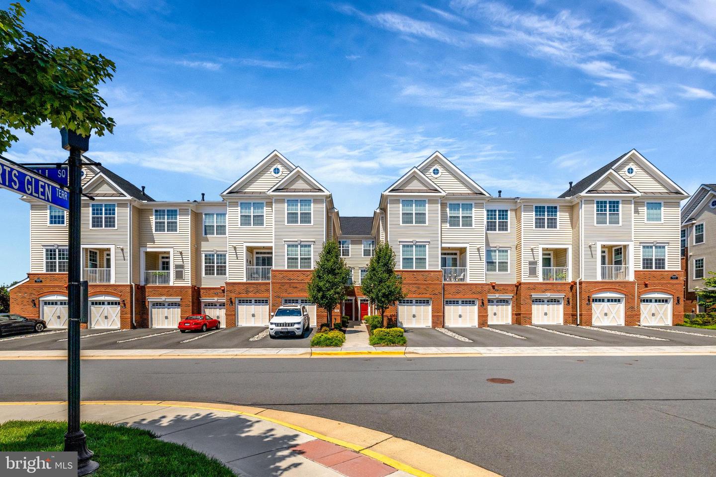 23275 MILLTOWN KNOLL SQ #111, ASHBURN, Virginia 20148, 2 Bedrooms Bedrooms, ,2 BathroomsBathrooms,Residential,For sale,23275 MILLTOWN KNOLL SQ #111,VALO2100898 MLS # VALO2100898