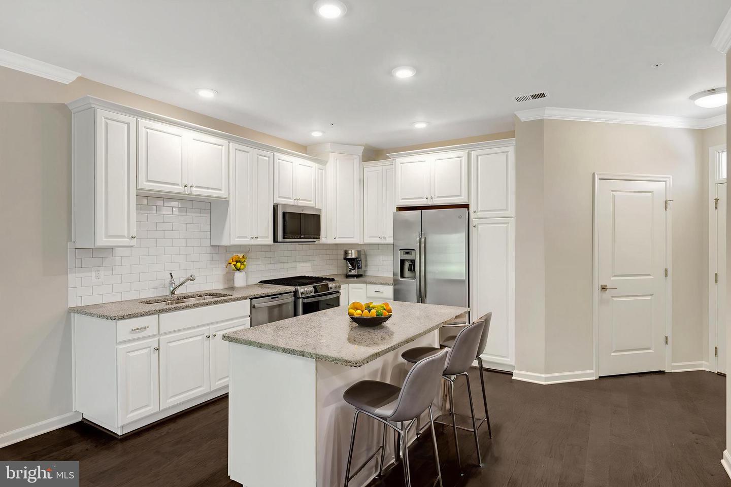 23275 MILLTOWN KNOLL SQ #111, ASHBURN, Virginia 20148, 2 Bedrooms Bedrooms, ,2 BathroomsBathrooms,Residential,For sale,23275 MILLTOWN KNOLL SQ #111,VALO2100898 MLS # VALO2100898