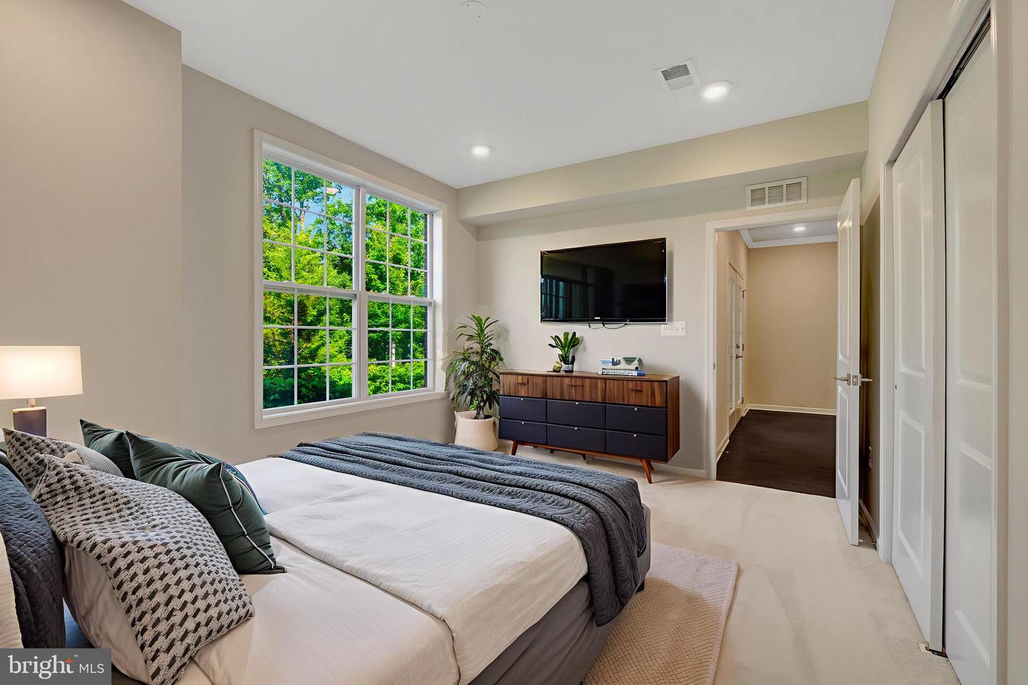 23275 MILLTOWN KNOLL SQ #111, ASHBURN, Virginia 20148, 2 Bedrooms Bedrooms, ,2 BathroomsBathrooms,Residential,For sale,23275 MILLTOWN KNOLL SQ #111,VALO2100898 MLS # VALO2100898
