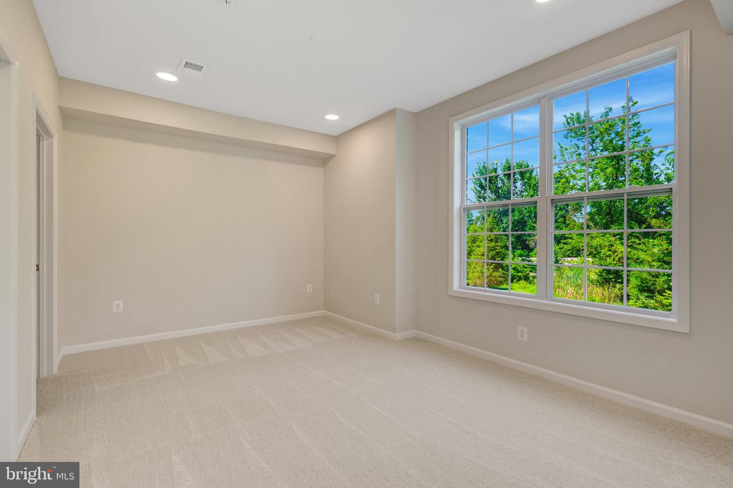23275 MILLTOWN KNOLL SQ #111, ASHBURN, Virginia 20148, 2 Bedrooms Bedrooms, ,2 BathroomsBathrooms,Residential,For sale,23275 MILLTOWN KNOLL SQ #111,VALO2100898 MLS # VALO2100898