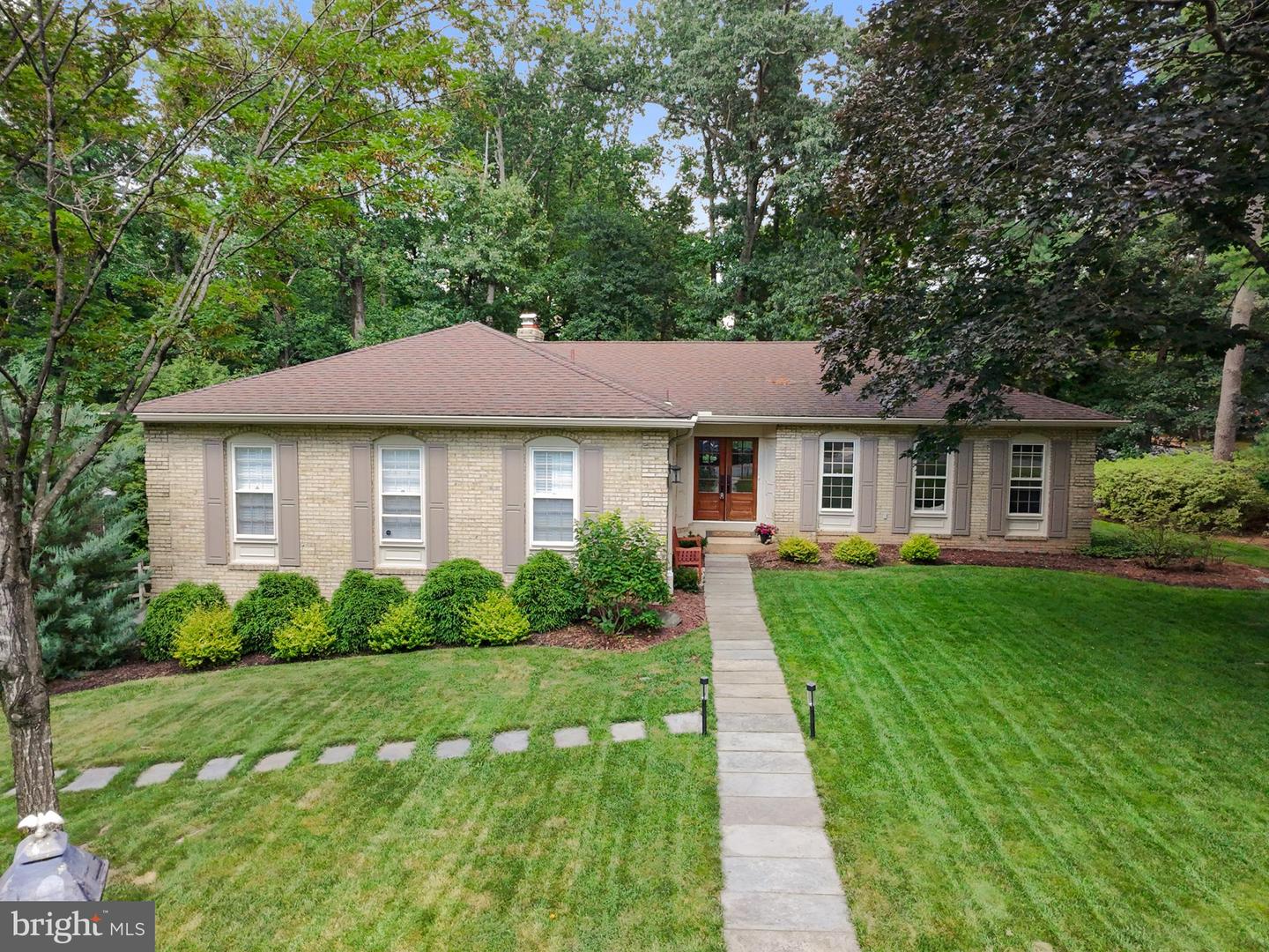 8800 LYNNHURST DR, FAIRFAX, Virginia 22031, 4 Bedrooms Bedrooms, ,3 BathroomsBathrooms,Residential,For sale,8800 LYNNHURST DR,VAFX2252782 MLS # VAFX2252782