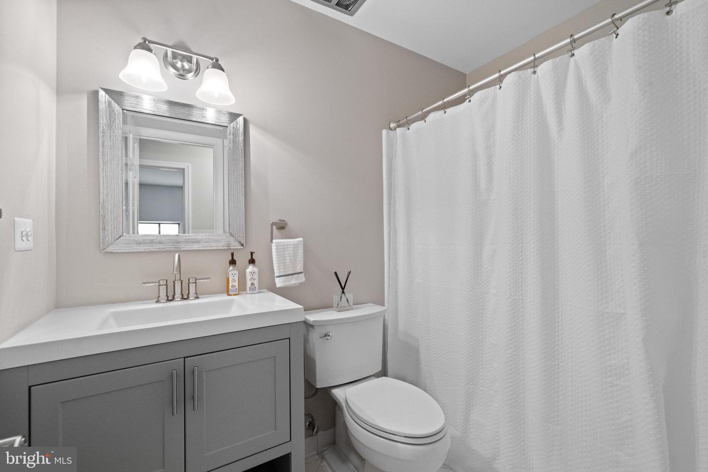 8800 LYNNHURST DR, FAIRFAX, Virginia 22031, 4 Bedrooms Bedrooms, ,3 BathroomsBathrooms,Residential,For sale,8800 LYNNHURST DR,VAFX2252782 MLS # VAFX2252782