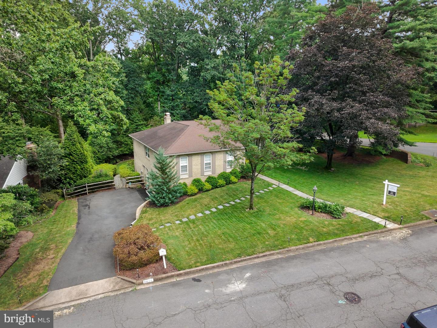 8800 LYNNHURST DR, FAIRFAX, Virginia 22031, 4 Bedrooms Bedrooms, ,3 BathroomsBathrooms,Residential,For sale,8800 LYNNHURST DR,VAFX2252782 MLS # VAFX2252782