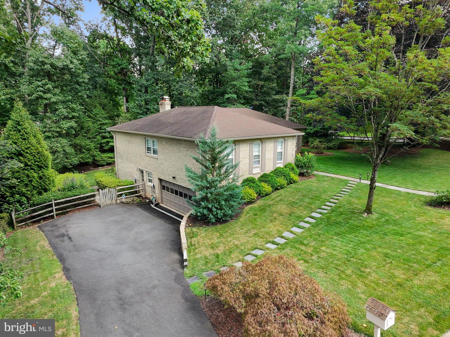 8800 LYNNHURST DR, FAIRFAX, Virginia 22031, 4 Bedrooms Bedrooms, ,3 BathroomsBathrooms,Residential,For sale,8800 LYNNHURST DR,VAFX2252782 MLS # VAFX2252782