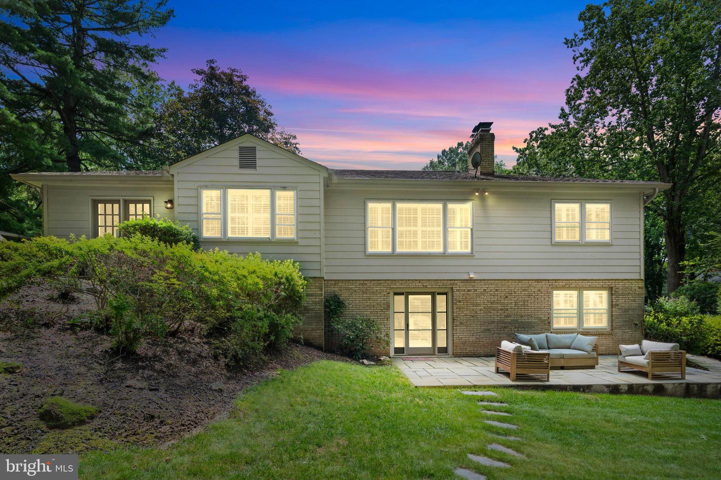 8800 LYNNHURST DR, FAIRFAX, Virginia 22031, 4 Bedrooms Bedrooms, ,3 BathroomsBathrooms,Residential,For sale,8800 LYNNHURST DR,VAFX2252782 MLS # VAFX2252782