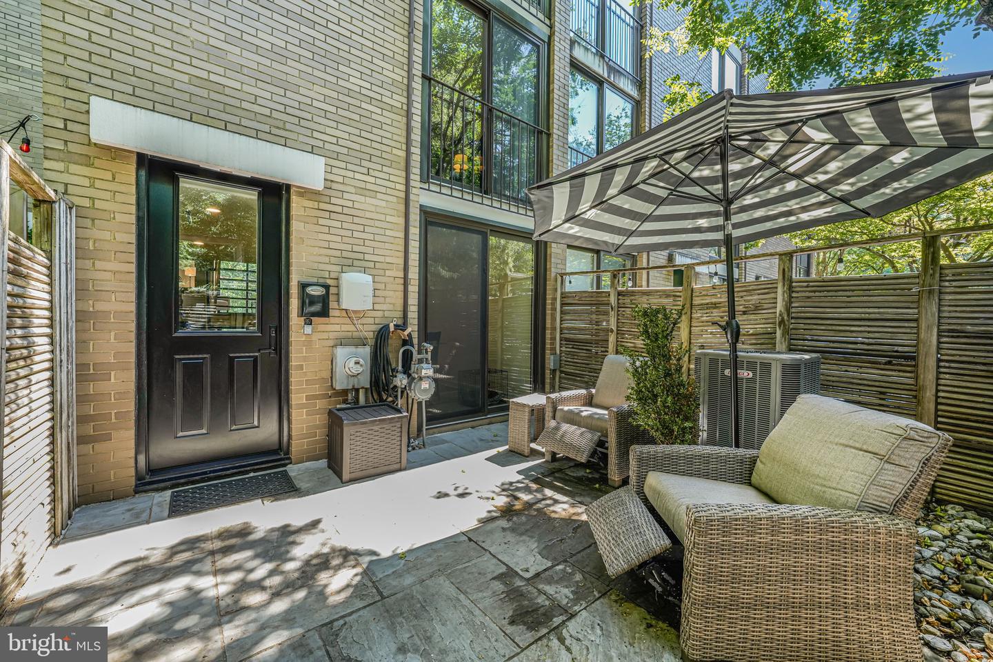 11467 WASHINGTON PLAZA W, RESTON, Virginia 20190, 3 Bedrooms Bedrooms, ,2 BathroomsBathrooms,Residential,For sale,11467 WASHINGTON PLAZA W,VAFX2252802 MLS # VAFX2252802