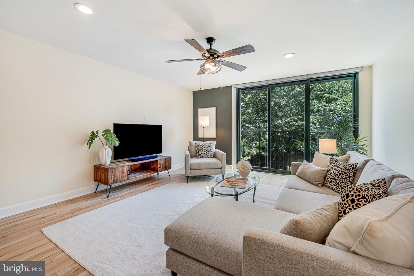 11467 WASHINGTON PLAZA W, RESTON, Virginia 20190, 3 Bedrooms Bedrooms, ,2 BathroomsBathrooms,Residential,For sale,11467 WASHINGTON PLAZA W,VAFX2252802 MLS # VAFX2252802