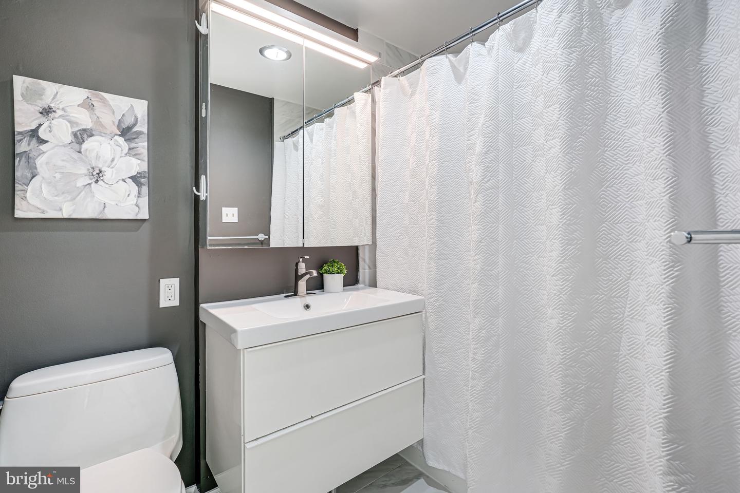 11467 WASHINGTON PLAZA W, RESTON, Virginia 20190, 3 Bedrooms Bedrooms, ,2 BathroomsBathrooms,Residential,For sale,11467 WASHINGTON PLAZA W,VAFX2252802 MLS # VAFX2252802