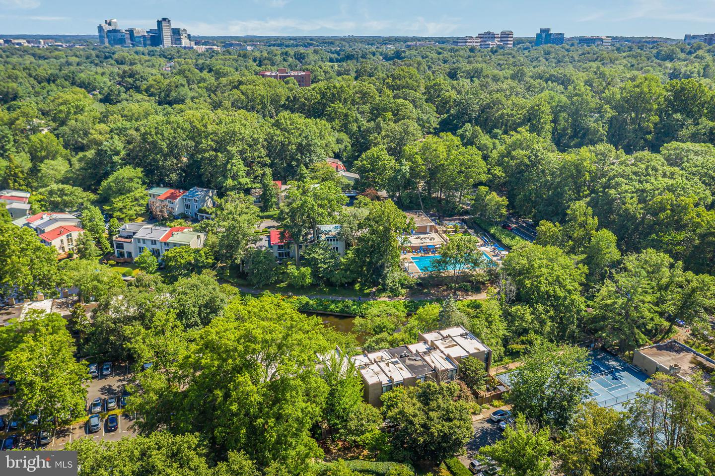 11467 WASHINGTON PLAZA W, RESTON, Virginia 20190, 3 Bedrooms Bedrooms, ,2 BathroomsBathrooms,Residential,For sale,11467 WASHINGTON PLAZA W,VAFX2252802 MLS # VAFX2252802