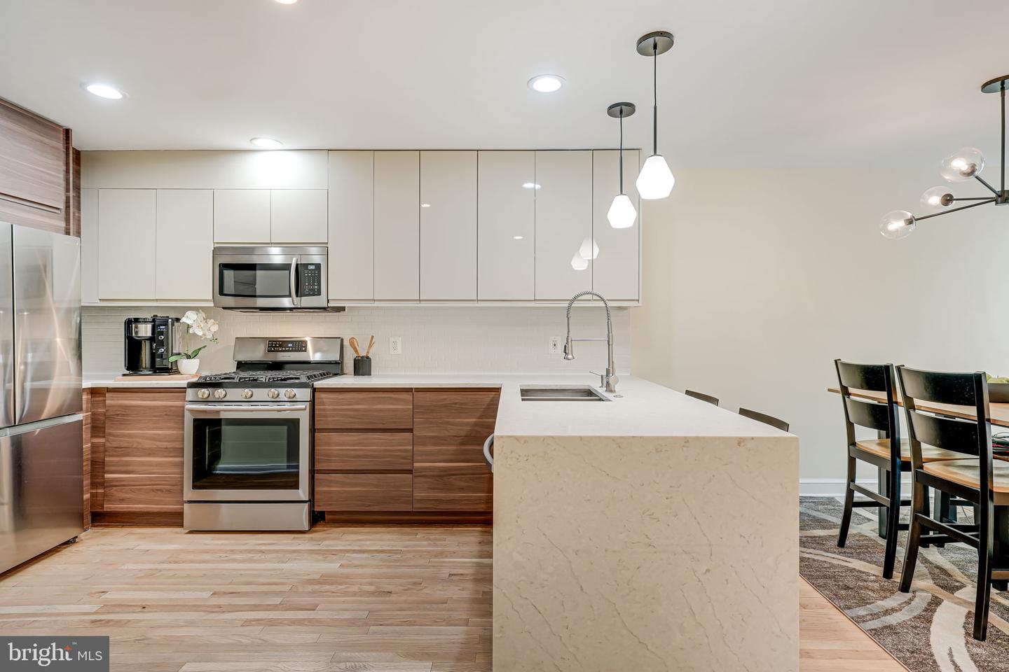 11467 WASHINGTON PLAZA W, RESTON, Virginia 20190, 3 Bedrooms Bedrooms, ,2 BathroomsBathrooms,Residential,For sale,11467 WASHINGTON PLAZA W,VAFX2252802 MLS # VAFX2252802