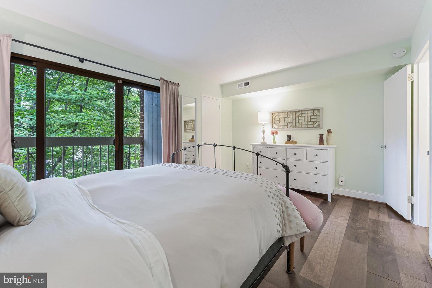1568 MOORINGS DR #11B, RESTON, Virginia 20190, 2 Bedrooms Bedrooms, ,1 BathroomBathrooms,Residential,For sale,1568 MOORINGS DR #11B,VAFX2252824 MLS # VAFX2252824