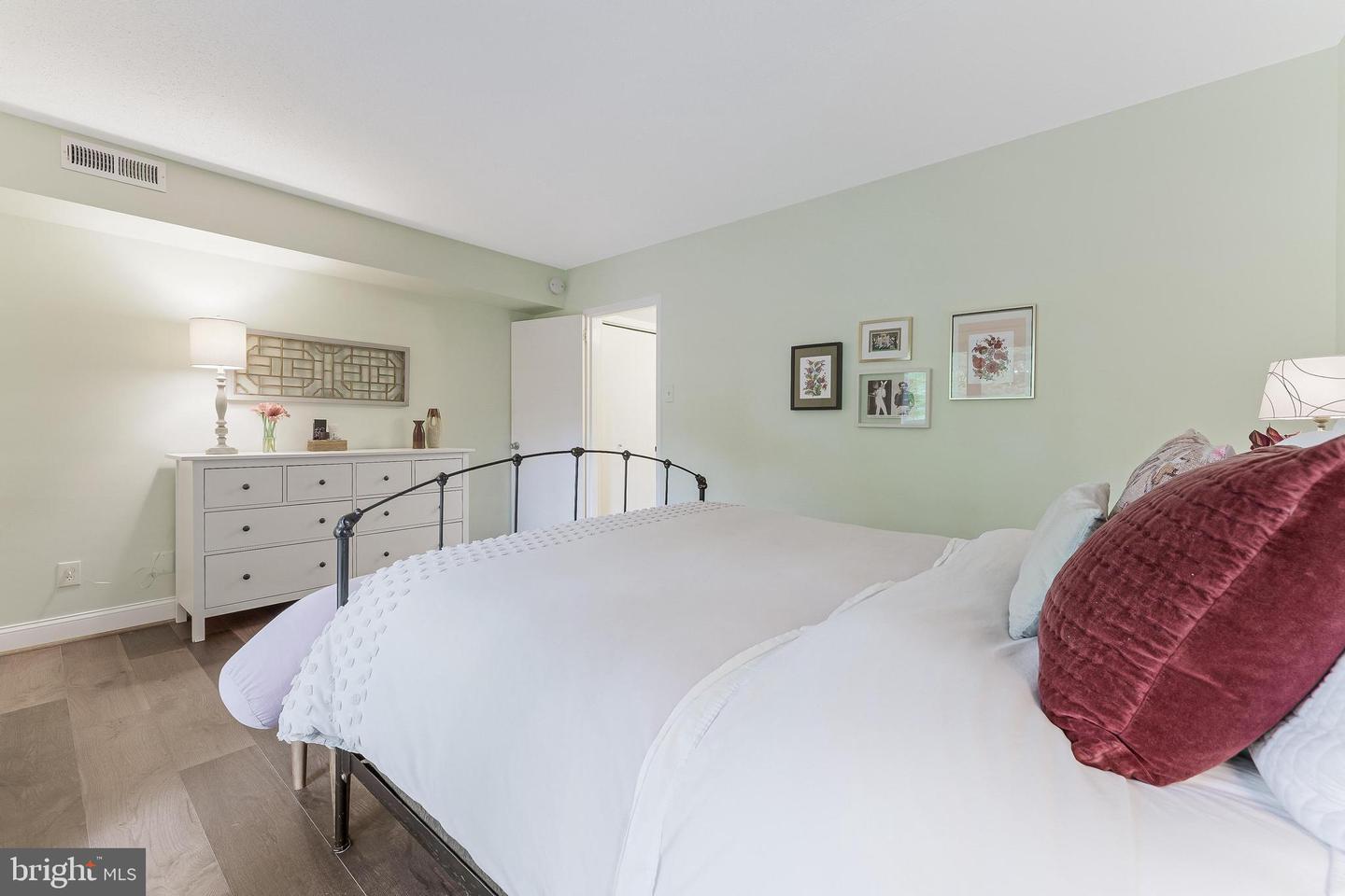 1568 MOORINGS DR #11B, RESTON, Virginia 20190, 2 Bedrooms Bedrooms, ,1 BathroomBathrooms,Residential,For sale,1568 MOORINGS DR #11B,VAFX2252824 MLS # VAFX2252824