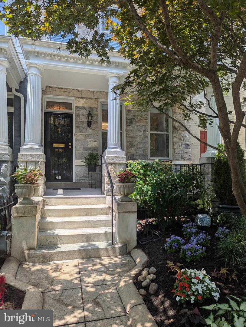 241 12TH ST SE, WASHINGTON, District Of Columbia 20003, 3 Bedrooms Bedrooms, ,2 BathroomsBathrooms,Residential,For sale,241 12TH ST SE,DCDC2208618 MLS # DCDC2208618