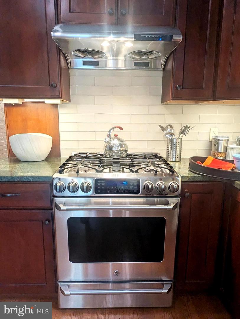 241 12TH ST SE, WASHINGTON, District Of Columbia 20003, 3 Bedrooms Bedrooms, ,2 BathroomsBathrooms,Residential,For sale,241 12TH ST SE,DCDC2208618 MLS # DCDC2208618