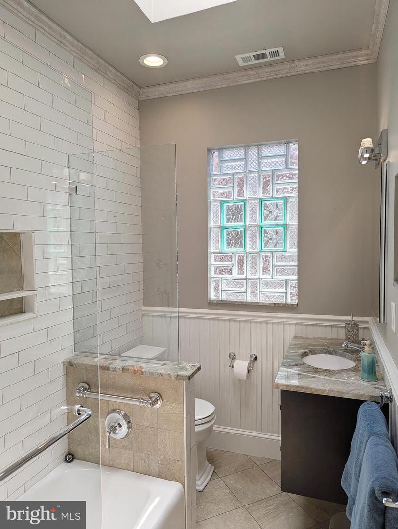 241 12TH ST SE, WASHINGTON, District Of Columbia 20003, 3 Bedrooms Bedrooms, ,2 BathroomsBathrooms,Residential,For sale,241 12TH ST SE,DCDC2208618 MLS # DCDC2208618