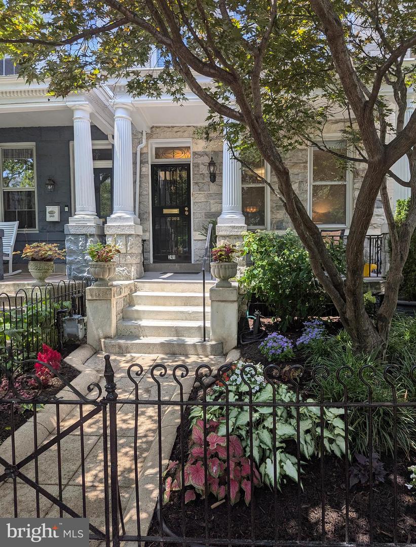 241 12TH ST SE, WASHINGTON, District Of Columbia 20003, 3 Bedrooms Bedrooms, ,2 BathroomsBathrooms,Residential,For sale,241 12TH ST SE,DCDC2208618 MLS # DCDC2208618