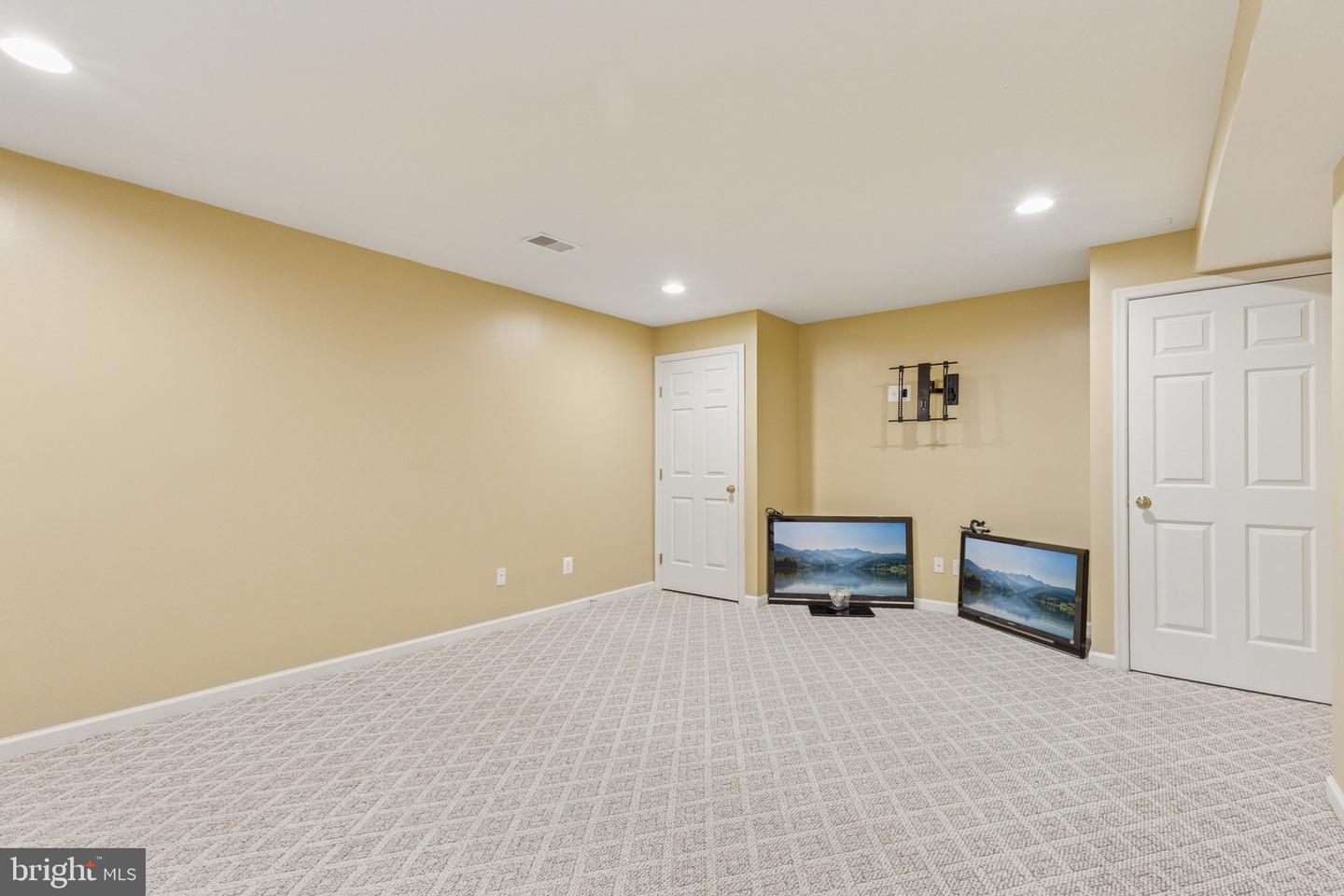2701 MYRTLEWOOD DR, DUMFRIES, Virginia 22026, 5 Bedrooms Bedrooms, ,3 BathroomsBathrooms,Residential,For sale,2701 MYRTLEWOOD DR,VAPW2098414 MLS # VAPW2098414