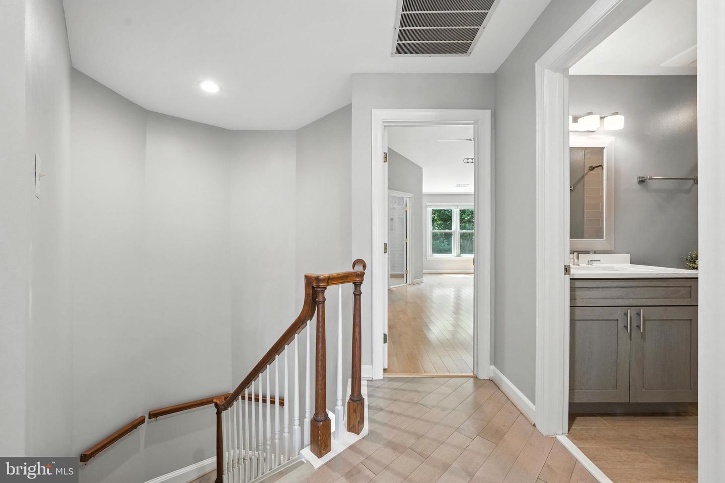 2157 WOLFTRAP CT, VIENNA, Virginia 22182, 3 Bedrooms Bedrooms, ,3 BathroomsBathrooms,Residential,For sale,2157 WOLFTRAP CT,VAFX2252976 MLS # VAFX2252976