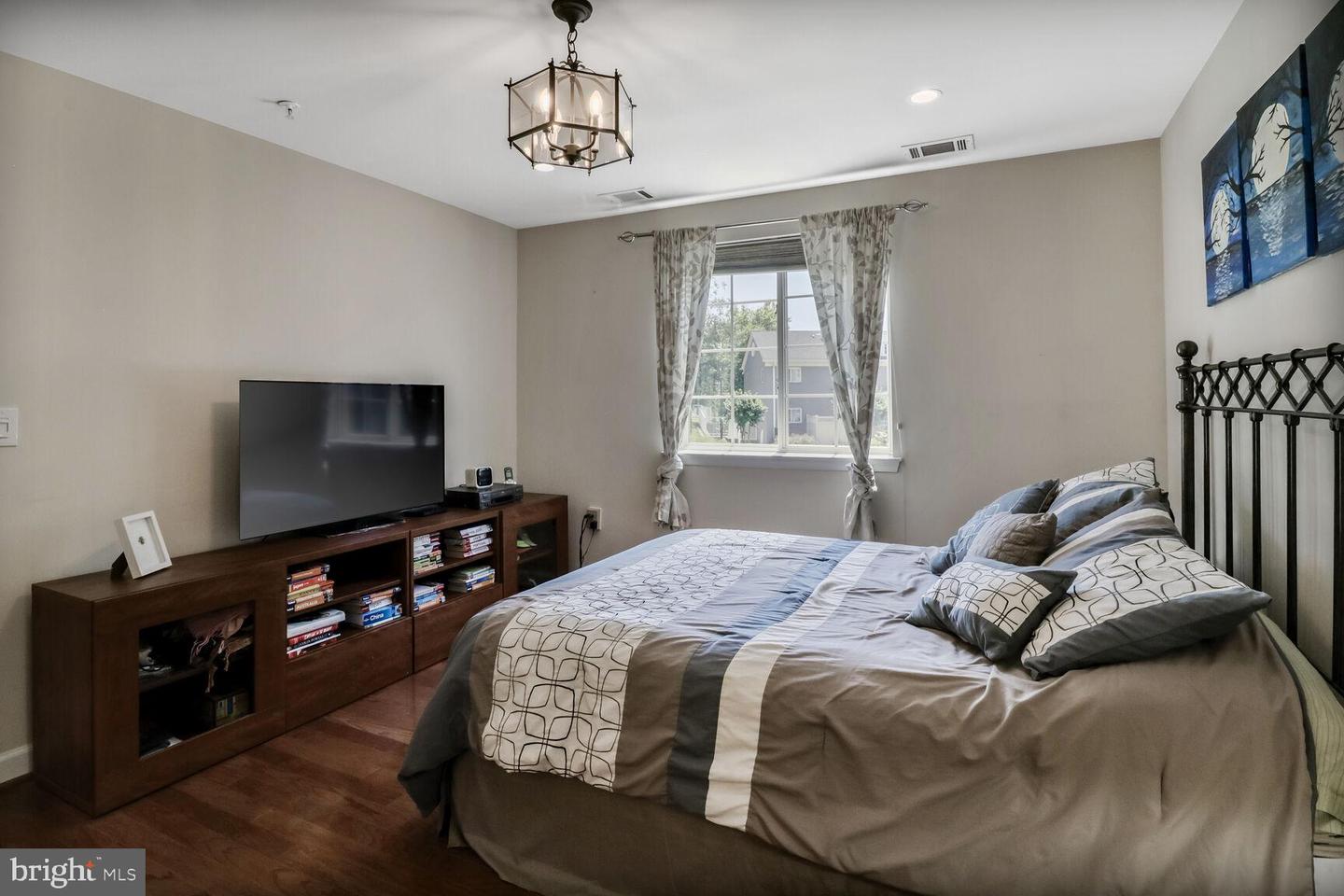 4195 S FOUR MILE RUN DR #203, ARLINGTON, Virginia 22204, 2 Bedrooms Bedrooms, ,2 BathroomsBathrooms,Residential,For sale,4195 S FOUR MILE RUN DR #203,VAAR2060102 MLS # VAAR2060102