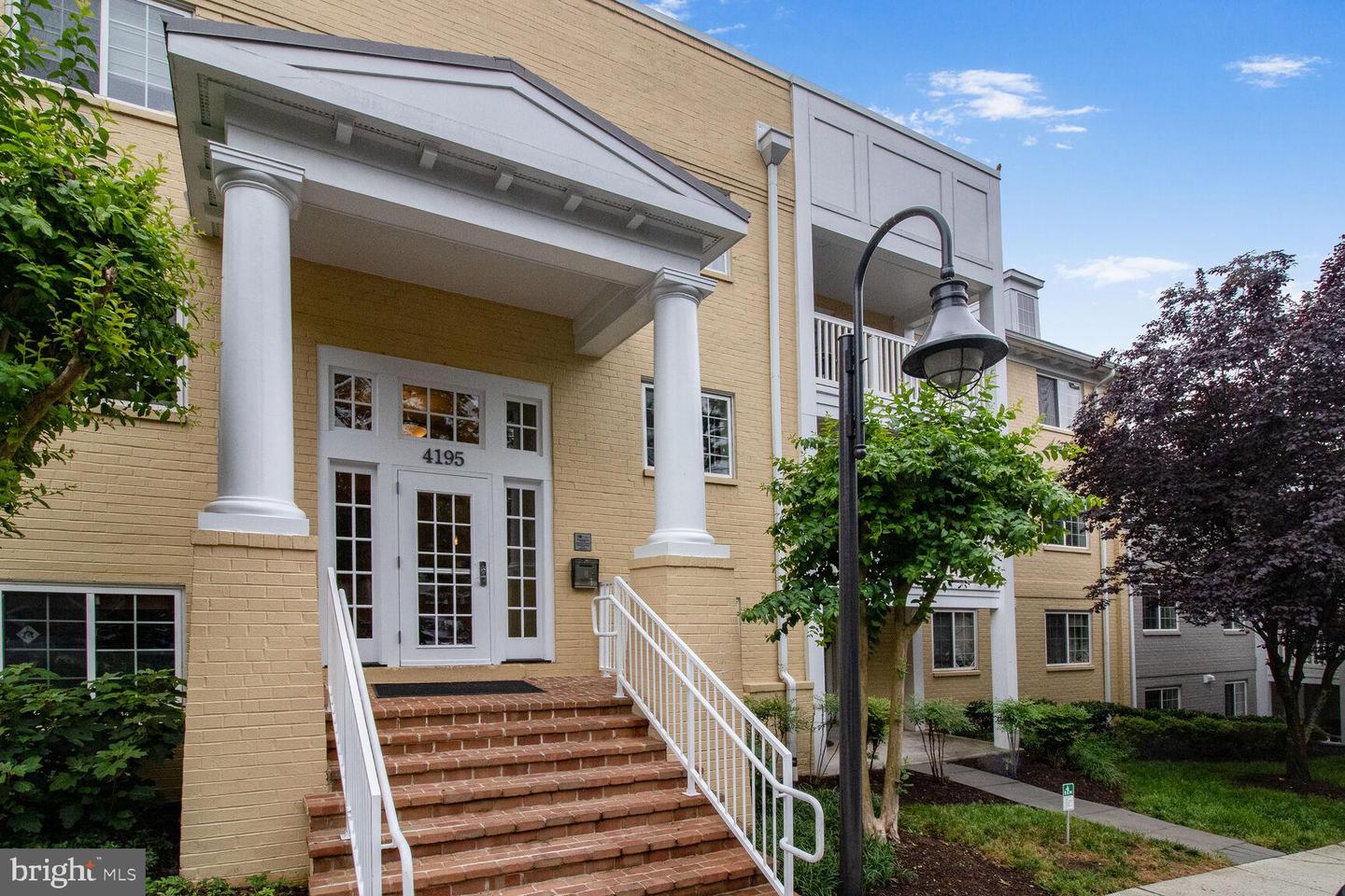 4195 S FOUR MILE RUN DR #203, ARLINGTON, Virginia 22204, 2 Bedrooms Bedrooms, ,2 BathroomsBathrooms,Residential,For sale,4195 S FOUR MILE RUN DR #203,VAAR2060102 MLS # VAAR2060102
