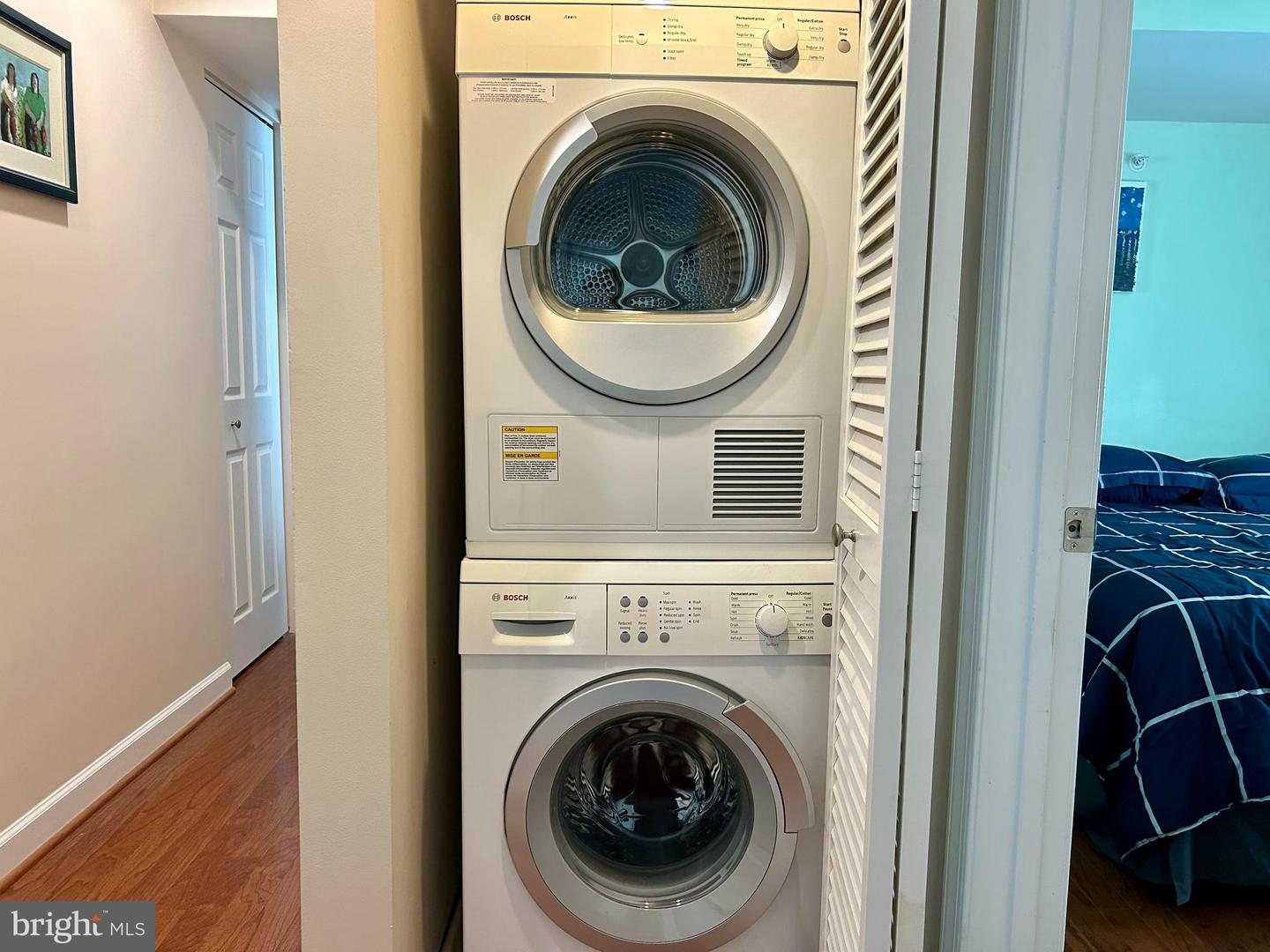 4195 S FOUR MILE RUN DR #203, ARLINGTON, Virginia 22204, 2 Bedrooms Bedrooms, ,2 BathroomsBathrooms,Residential,For sale,4195 S FOUR MILE RUN DR #203,VAAR2060102 MLS # VAAR2060102