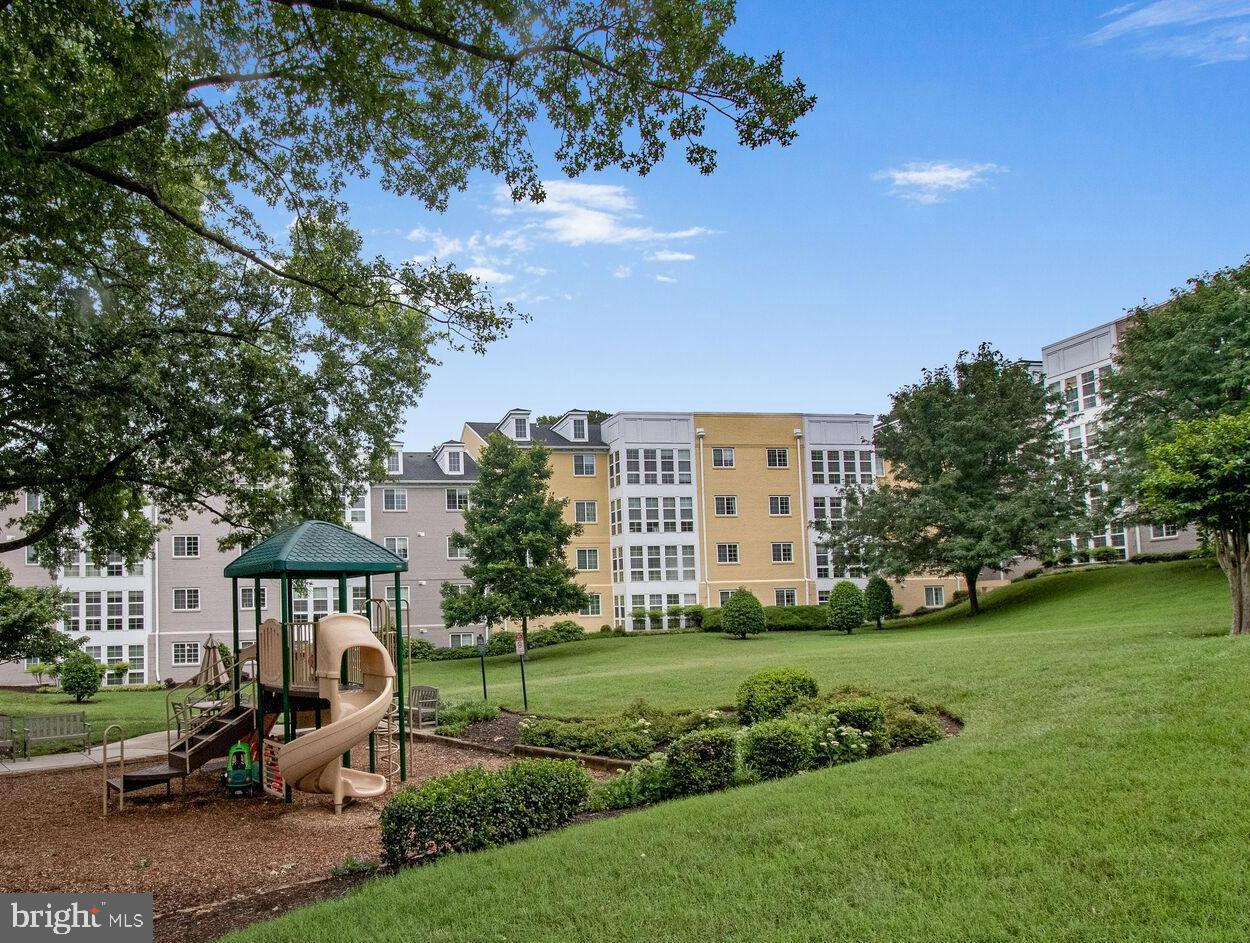 4195 S FOUR MILE RUN DR #203, ARLINGTON, Virginia 22204, 2 Bedrooms Bedrooms, ,2 BathroomsBathrooms,Residential,For sale,4195 S FOUR MILE RUN DR #203,VAAR2060102 MLS # VAAR2060102