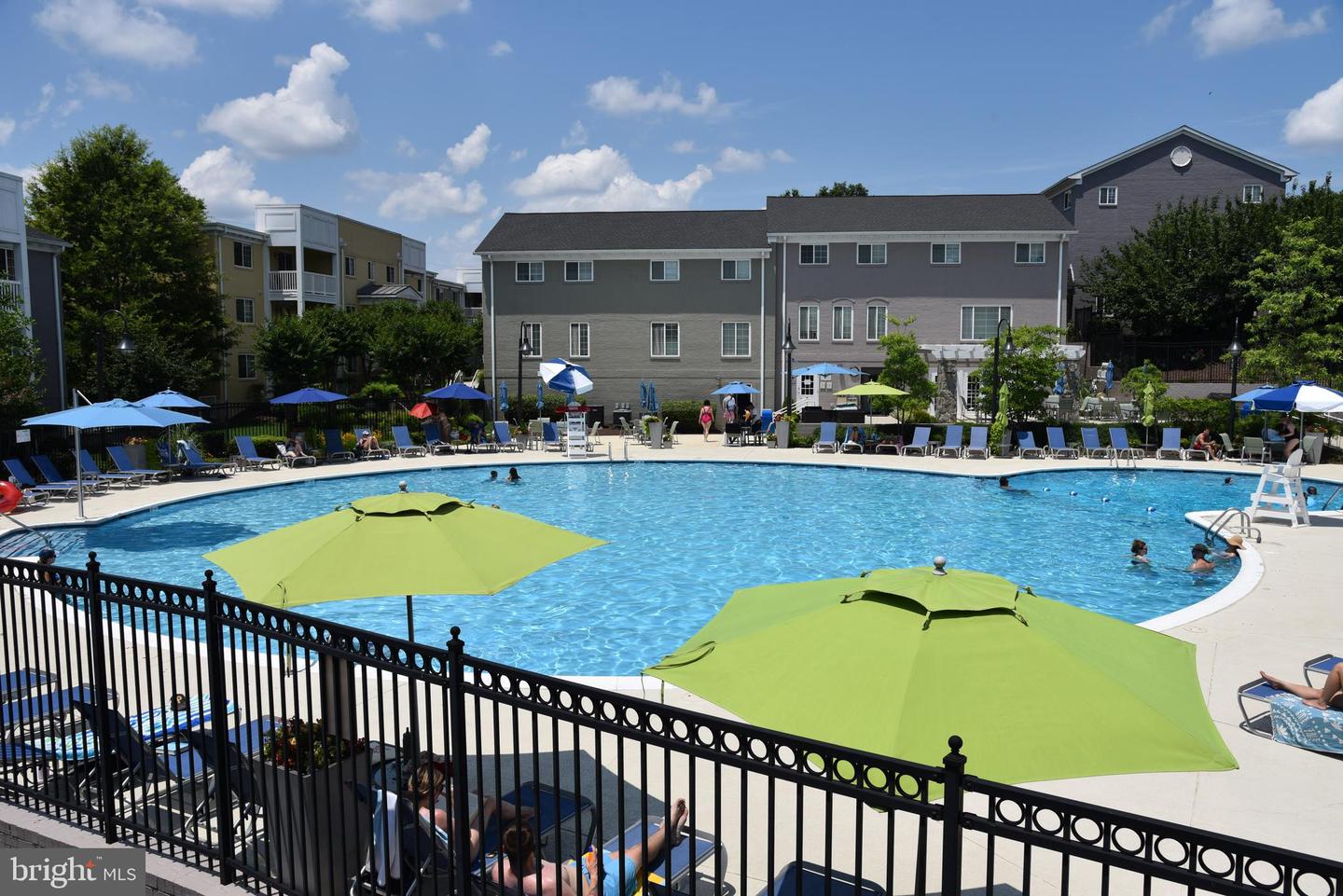 4195 S FOUR MILE RUN DR #203, ARLINGTON, Virginia 22204, 2 Bedrooms Bedrooms, ,2 BathroomsBathrooms,Residential,For sale,4195 S FOUR MILE RUN DR #203,VAAR2060102 MLS # VAAR2060102