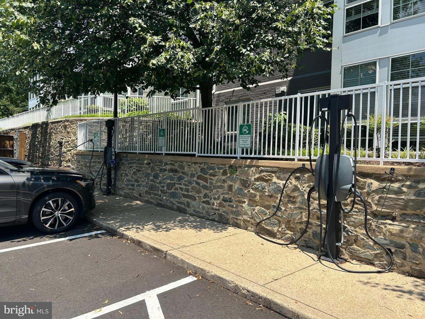 4195 S FOUR MILE RUN DR #203, ARLINGTON, Virginia 22204, 2 Bedrooms Bedrooms, ,2 BathroomsBathrooms,Residential,For sale,4195 S FOUR MILE RUN DR #203,VAAR2060102 MLS # VAAR2060102