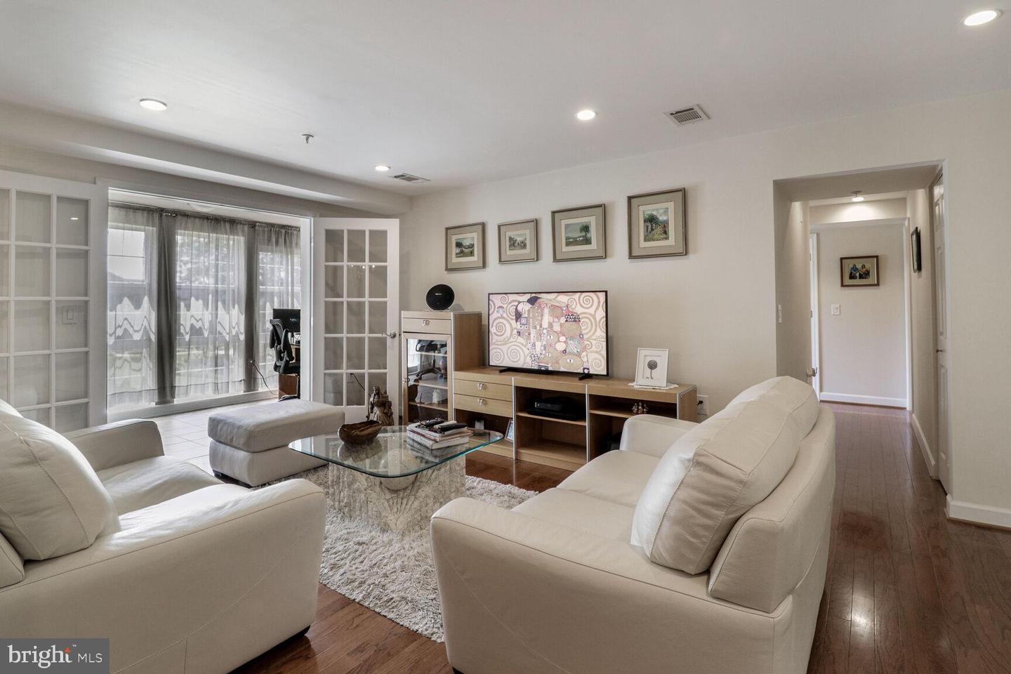 4195 S FOUR MILE RUN DR #203, ARLINGTON, Virginia 22204, 2 Bedrooms Bedrooms, ,2 BathroomsBathrooms,Residential,For sale,4195 S FOUR MILE RUN DR #203,VAAR2060102 MLS # VAAR2060102