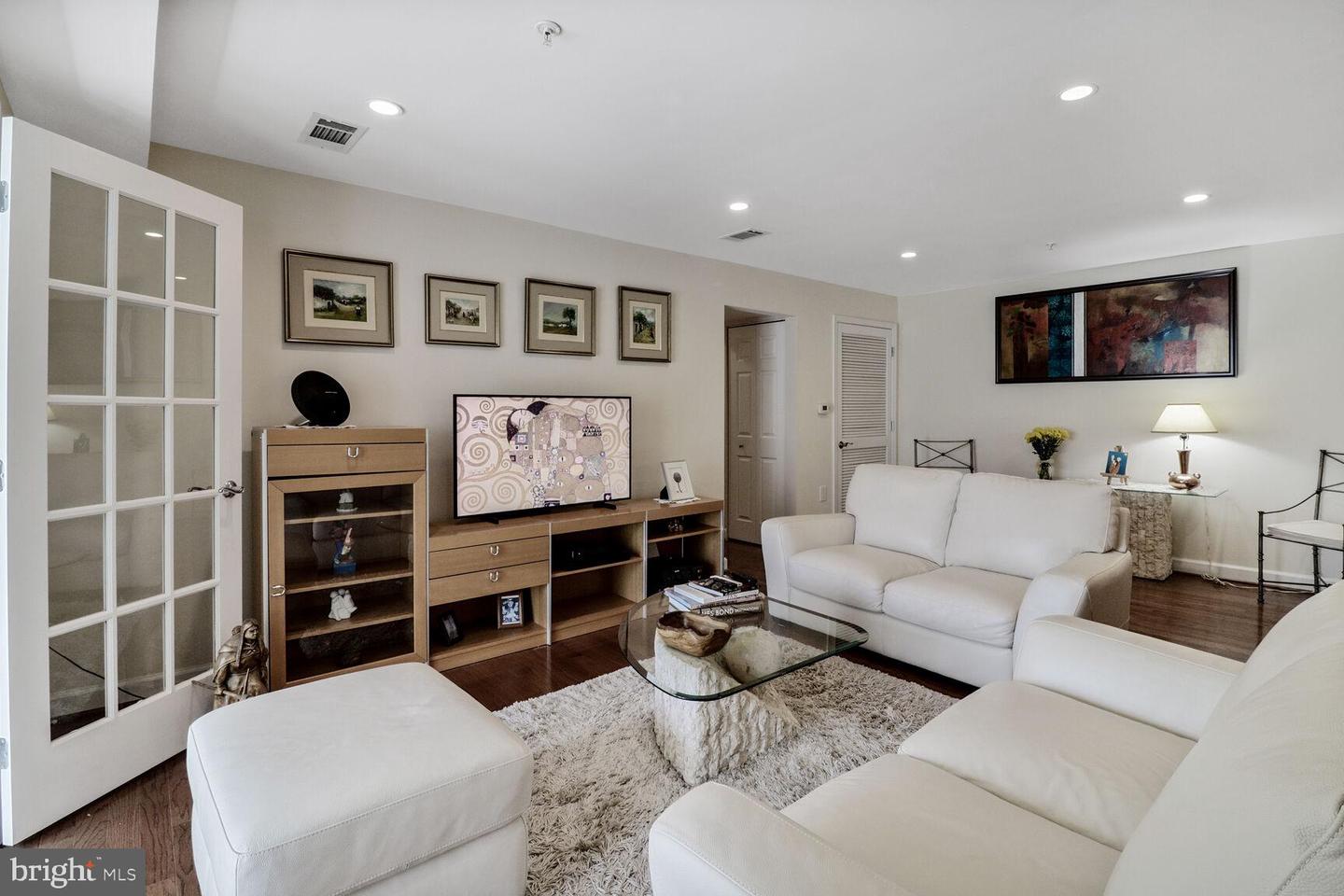 4195 S FOUR MILE RUN DR #203, ARLINGTON, Virginia 22204, 2 Bedrooms Bedrooms, ,2 BathroomsBathrooms,Residential,For sale,4195 S FOUR MILE RUN DR #203,VAAR2060102 MLS # VAAR2060102