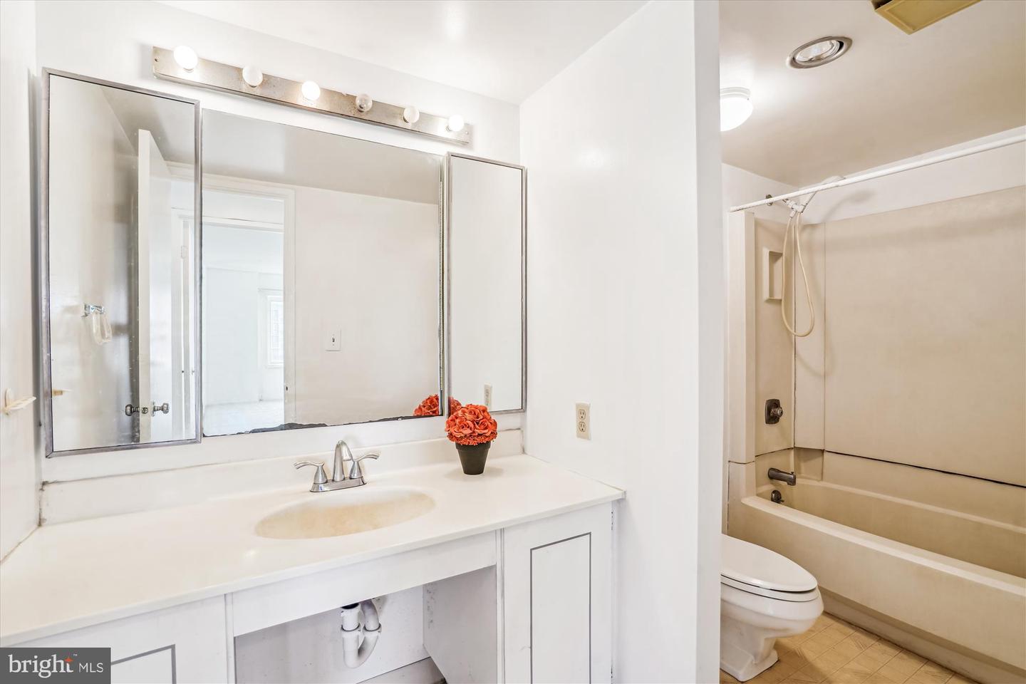8380 GREENSBORO DR #923, MCLEAN, Virginia 22102, 1 Bedroom Bedrooms, ,1 BathroomBathrooms,Residential,For sale,8380 GREENSBORO DR #923,VAFX2252998 MLS # VAFX2252998