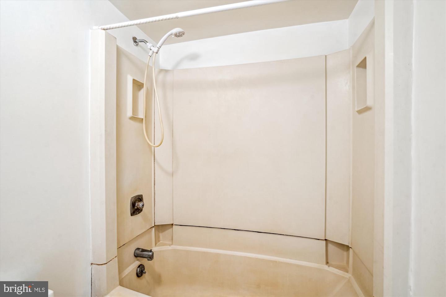 8380 GREENSBORO DR #923, MCLEAN, Virginia 22102, 1 Bedroom Bedrooms, ,1 BathroomBathrooms,Residential,For sale,8380 GREENSBORO DR #923,VAFX2252998 MLS # VAFX2252998