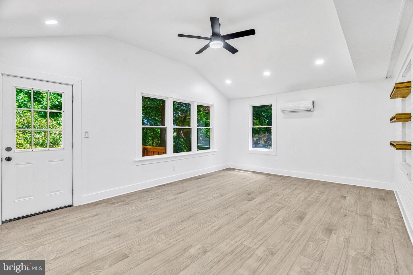 2539 GALLOWS RD, DUNN LORING, Virginia 22027, 5 Bedrooms Bedrooms, ,3 BathroomsBathrooms,Residential,For sale,2539 GALLOWS RD,VAFX2253060 MLS # VAFX2253060