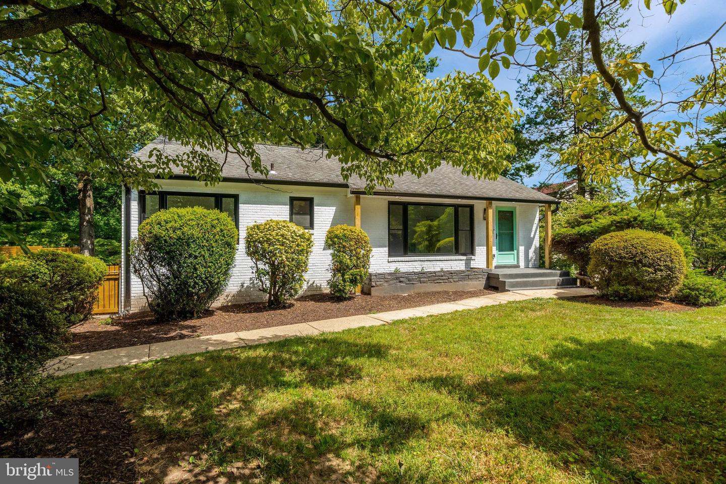 2539 GALLOWS RD, DUNN LORING, Virginia 22027, 5 Bedrooms Bedrooms, ,3 BathroomsBathrooms,Residential,For sale,2539 GALLOWS RD,VAFX2253060 MLS # VAFX2253060