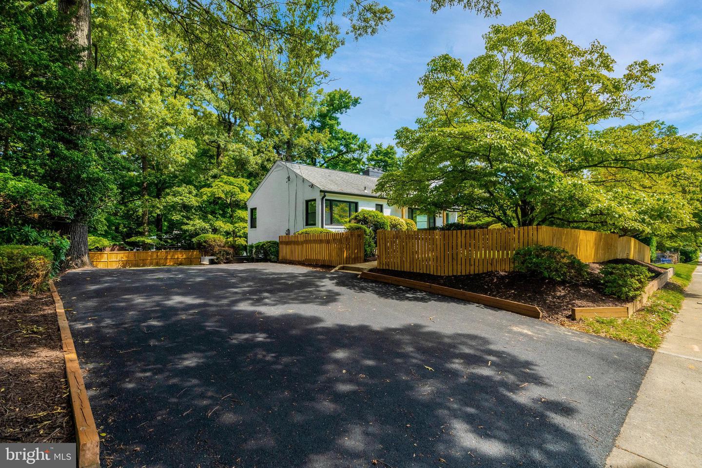2539 GALLOWS RD, DUNN LORING, Virginia 22027, 5 Bedrooms Bedrooms, ,3 BathroomsBathrooms,Residential,For sale,2539 GALLOWS RD,VAFX2253060 MLS # VAFX2253060