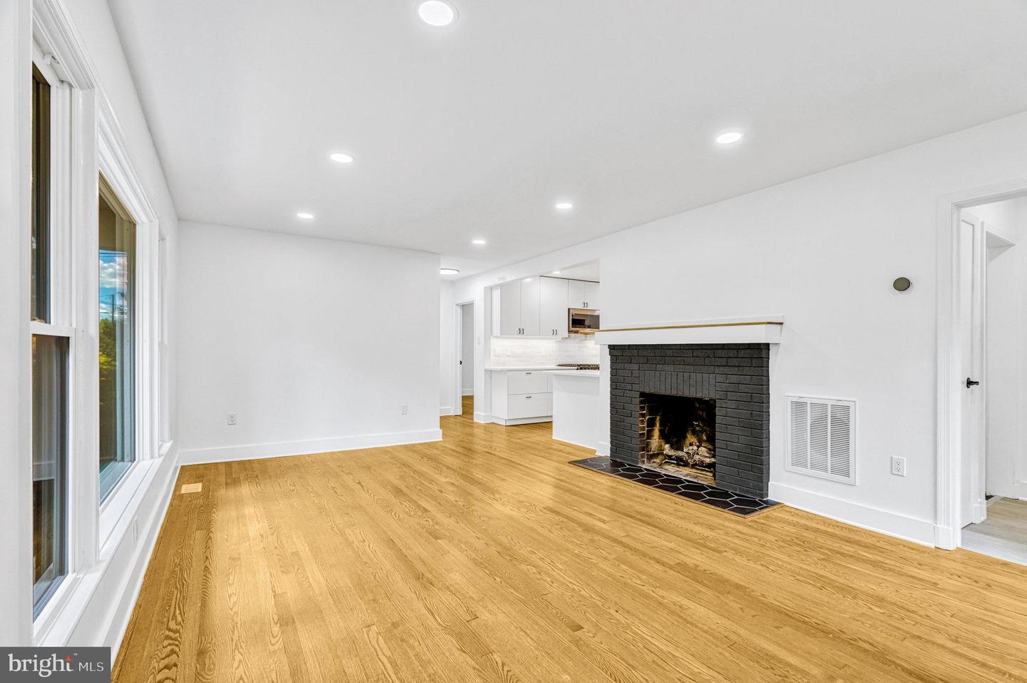 2539 GALLOWS RD, DUNN LORING, Virginia 22027, 5 Bedrooms Bedrooms, ,3 BathroomsBathrooms,Residential,For sale,2539 GALLOWS RD,VAFX2253060 MLS # VAFX2253060