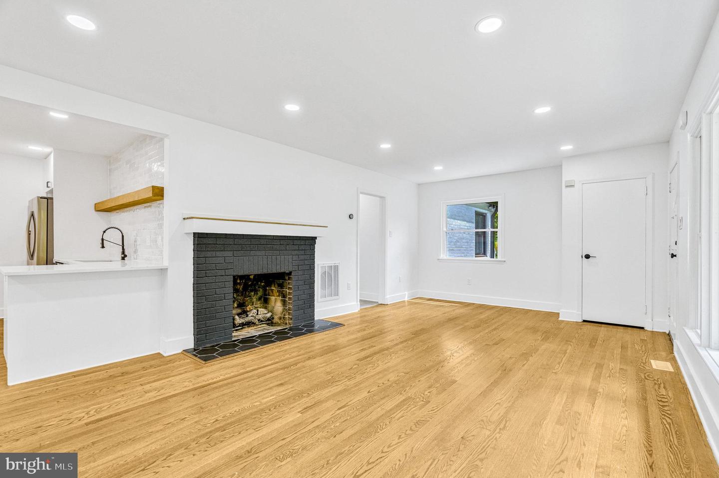 2539 GALLOWS RD, DUNN LORING, Virginia 22027, 5 Bedrooms Bedrooms, ,3 BathroomsBathrooms,Residential,For sale,2539 GALLOWS RD,VAFX2253060 MLS # VAFX2253060