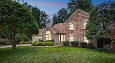 5306 JERELL CT, BURKE, Virginia 22015, 5 Bedrooms Bedrooms, ,4 BathroomsBathrooms,Residential,For sale,5306 JERELL CT,VAFX2253134 MLS # VAFX2253134