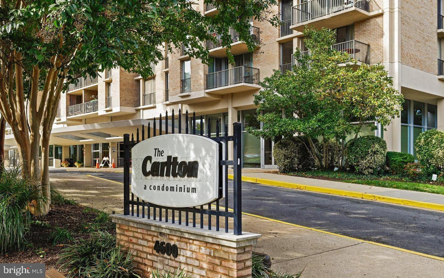 4600 S FOUR MILE RUN DR #718, ARLINGTON, Virginia 22204, 2 Bedrooms Bedrooms, ,2 BathroomsBathrooms,Residential,For sale,4600 S FOUR MILE RUN DR #718,VAAR2060144 MLS # VAAR2060144