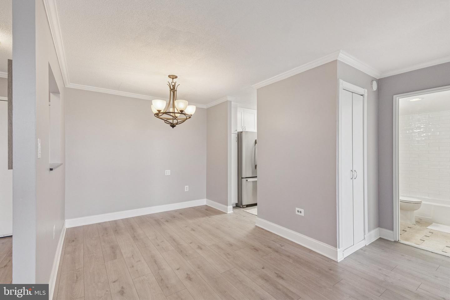 4600 S FOUR MILE RUN DR #718, ARLINGTON, Virginia 22204, 2 Bedrooms Bedrooms, ,2 BathroomsBathrooms,Residential,For sale,4600 S FOUR MILE RUN DR #718,VAAR2060144 MLS # VAAR2060144