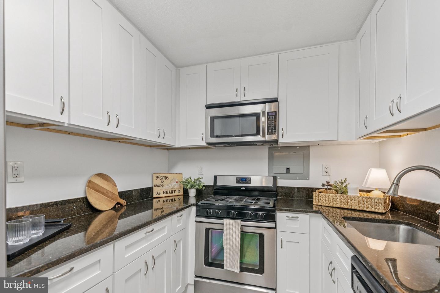 4600 S FOUR MILE RUN DR #718, ARLINGTON, Virginia 22204, 2 Bedrooms Bedrooms, ,2 BathroomsBathrooms,Residential,For sale,4600 S FOUR MILE RUN DR #718,VAAR2060144 MLS # VAAR2060144