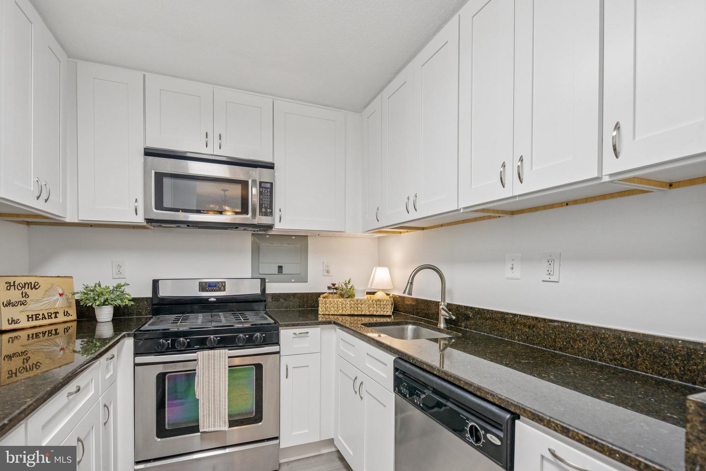 4600 S FOUR MILE RUN DR #718, ARLINGTON, Virginia 22204, 2 Bedrooms Bedrooms, ,2 BathroomsBathrooms,Residential,For sale,4600 S FOUR MILE RUN DR #718,VAAR2060144 MLS # VAAR2060144