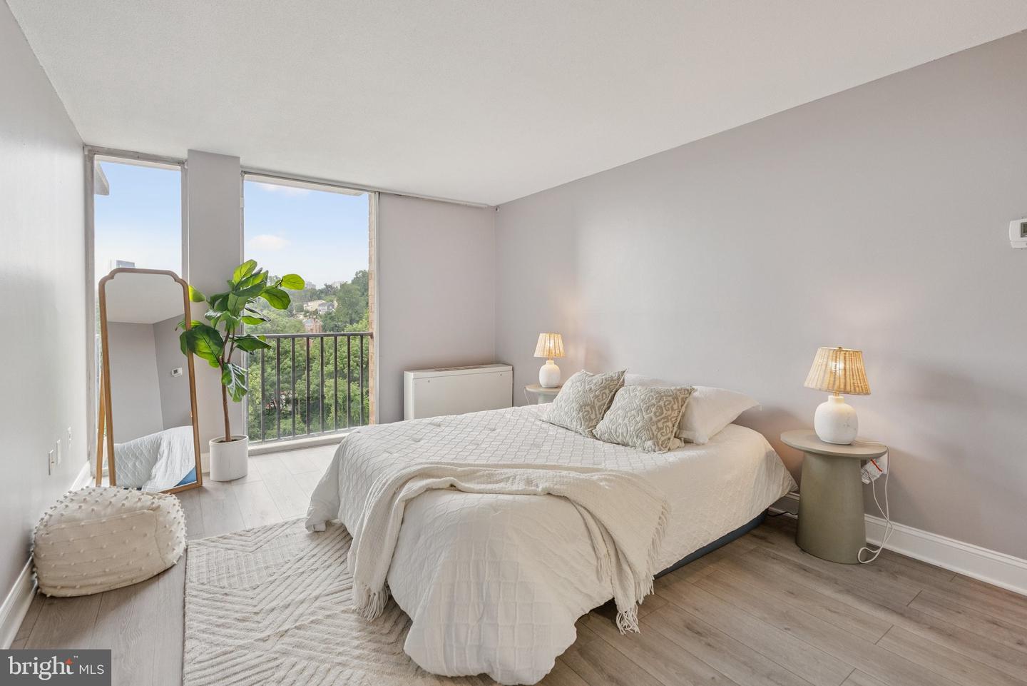 4600 S FOUR MILE RUN DR #718, ARLINGTON, Virginia 22204, 2 Bedrooms Bedrooms, ,2 BathroomsBathrooms,Residential,For sale,4600 S FOUR MILE RUN DR #718,VAAR2060144 MLS # VAAR2060144