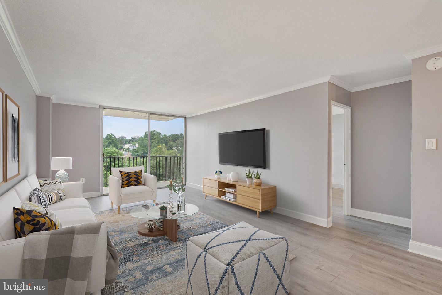 4600 S FOUR MILE RUN DR #718, ARLINGTON, Virginia 22204, 2 Bedrooms Bedrooms, ,2 BathroomsBathrooms,Residential,For sale,4600 S FOUR MILE RUN DR #718,VAAR2060144 MLS # VAAR2060144