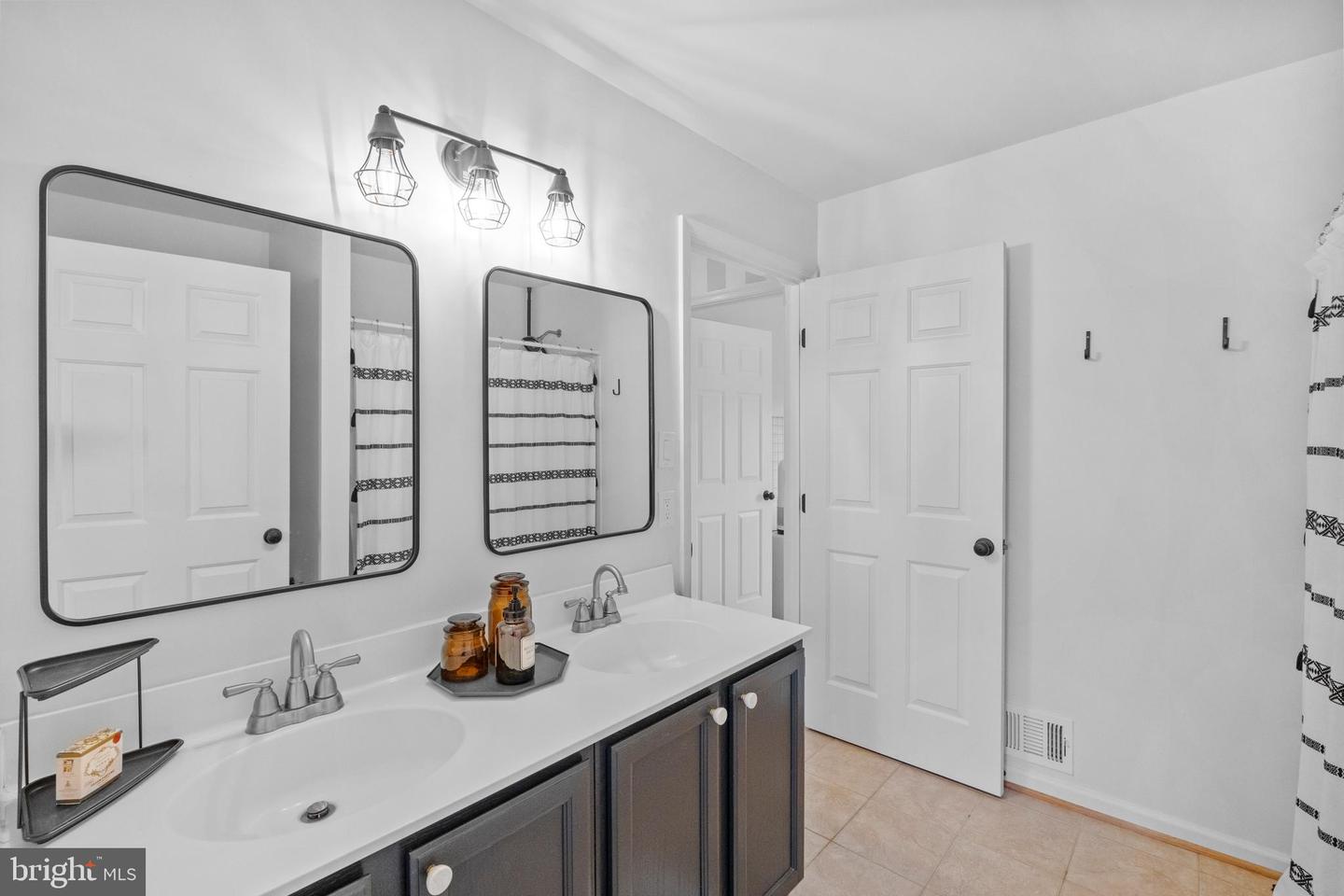 6388 ANDREW MATTHEW TER, SPRINGFIELD, Virginia 22150, 3 Bedrooms Bedrooms, ,2 BathroomsBathrooms,Residential,For sale,6388 ANDREW MATTHEW TER,VAFX2253316 MLS # VAFX2253316