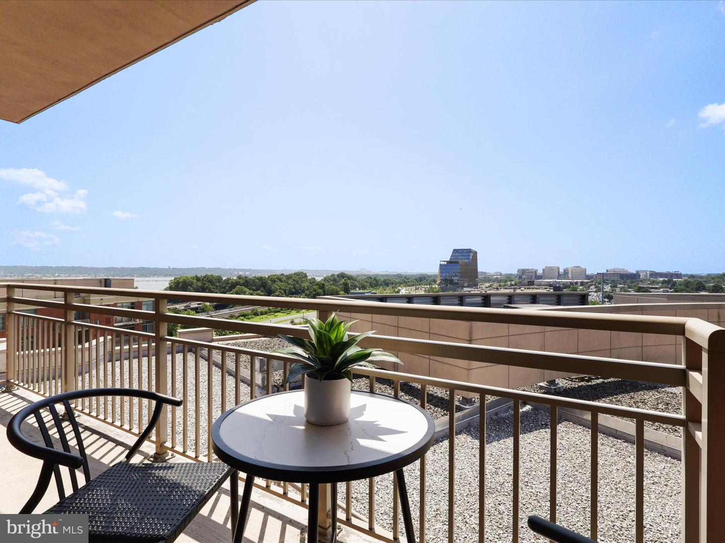 3650 S GLEBE RD #851, ARLINGTON, Virginia 22202, 2 Bedrooms Bedrooms, ,2 BathroomsBathrooms,Residential,For sale,3650 S GLEBE RD #851,VAAR2060206 MLS # VAAR2060206