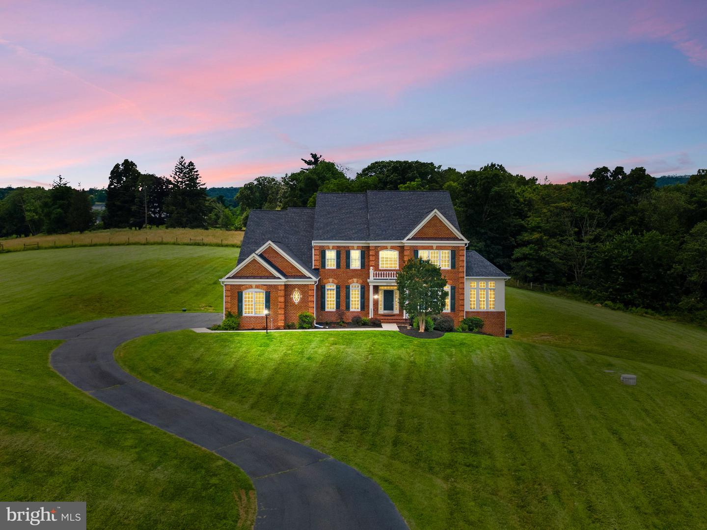 35396 GLENCOE CT, ROUND HILL, Virginia 20141, 5 Bedrooms Bedrooms, ,6 BathroomsBathrooms,Residential,For sale,35396 GLENCOE CT,VALO2101240 MLS # VALO2101240