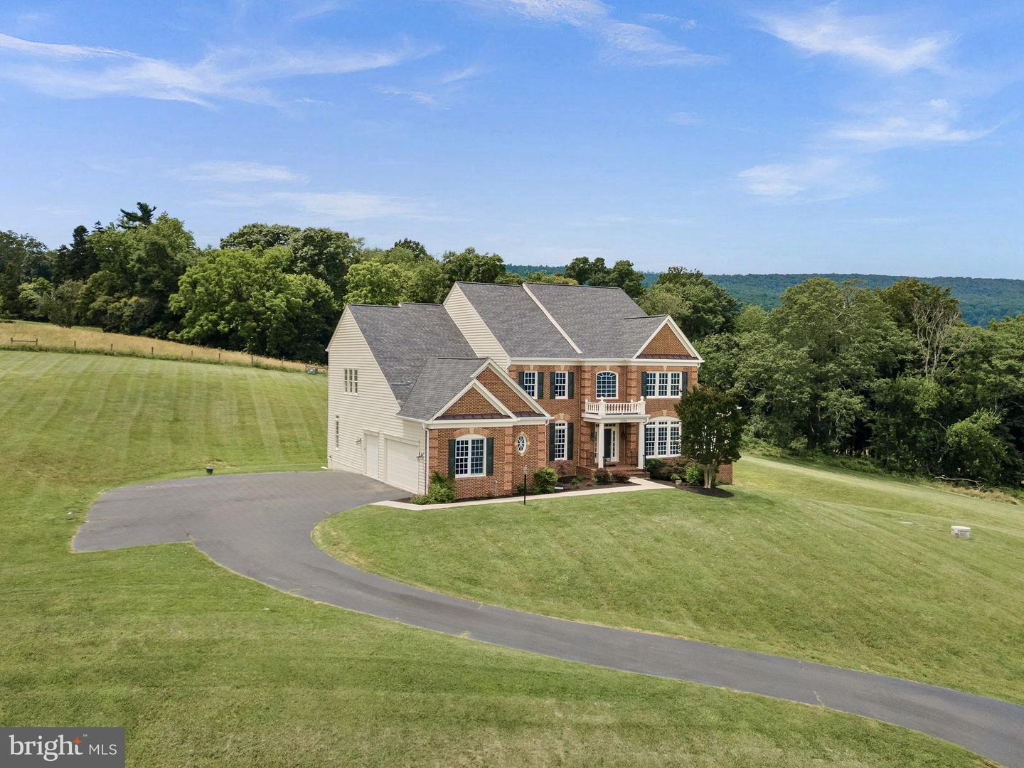 35396 GLENCOE CT, ROUND HILL, Virginia 20141, 5 Bedrooms Bedrooms, ,6 BathroomsBathrooms,Residential,For sale,35396 GLENCOE CT,VALO2101240 MLS # VALO2101240