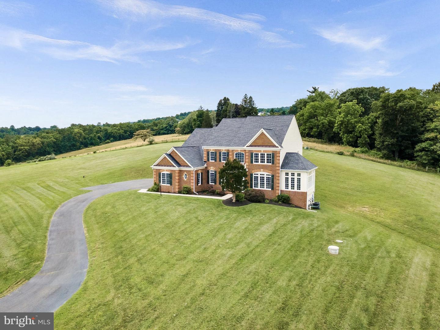 35396 GLENCOE CT, ROUND HILL, Virginia 20141, 5 Bedrooms Bedrooms, ,6 BathroomsBathrooms,Residential,For sale,35396 GLENCOE CT,VALO2101240 MLS # VALO2101240