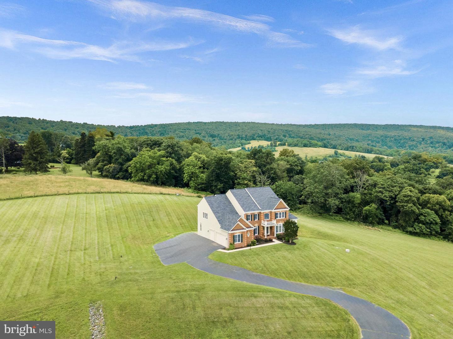 35396 GLENCOE CT, ROUND HILL, Virginia 20141, 5 Bedrooms Bedrooms, ,6 BathroomsBathrooms,Residential,For sale,35396 GLENCOE CT,VALO2101240 MLS # VALO2101240